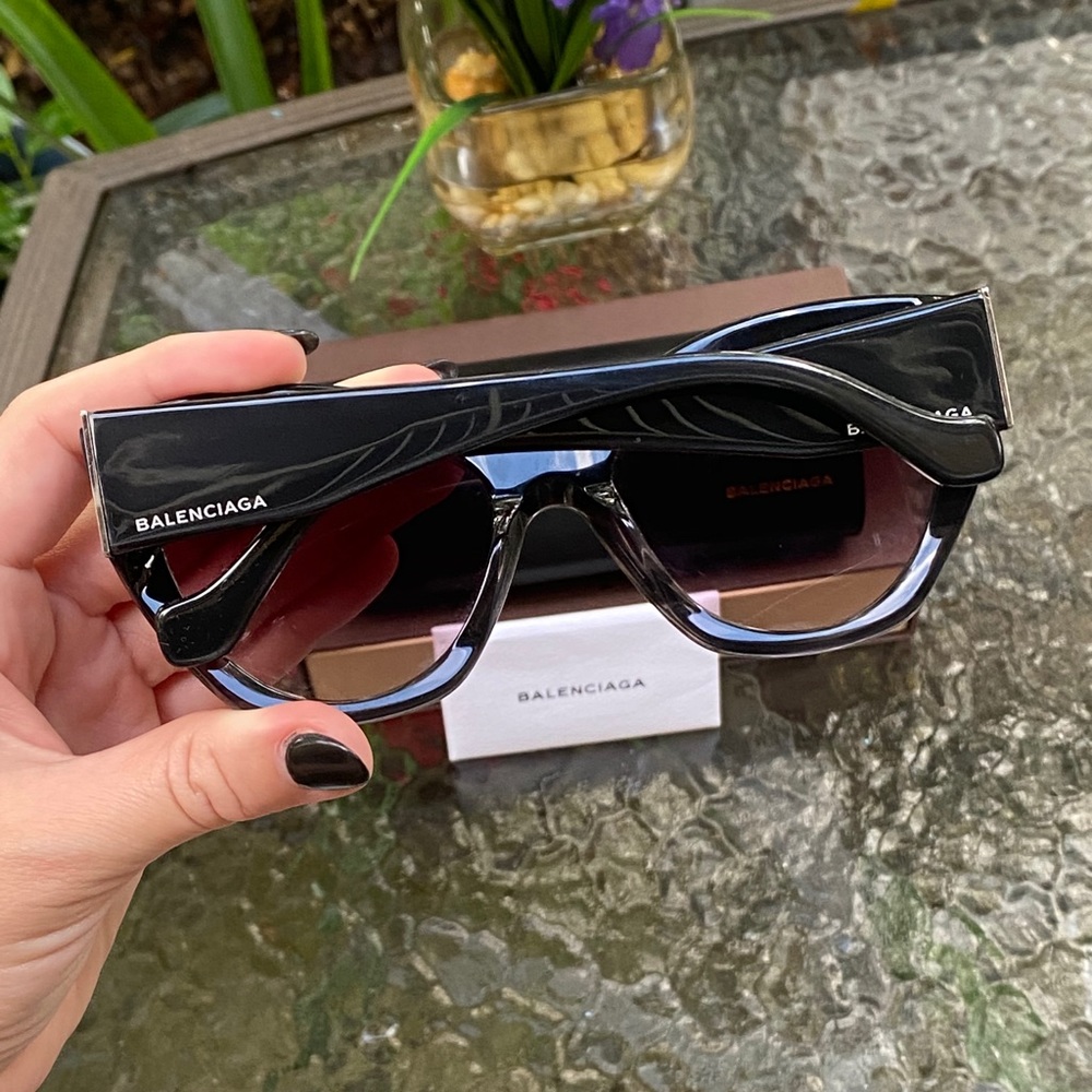 Balenciaga Black Logo Sunglasses - Picture 12 of 16
